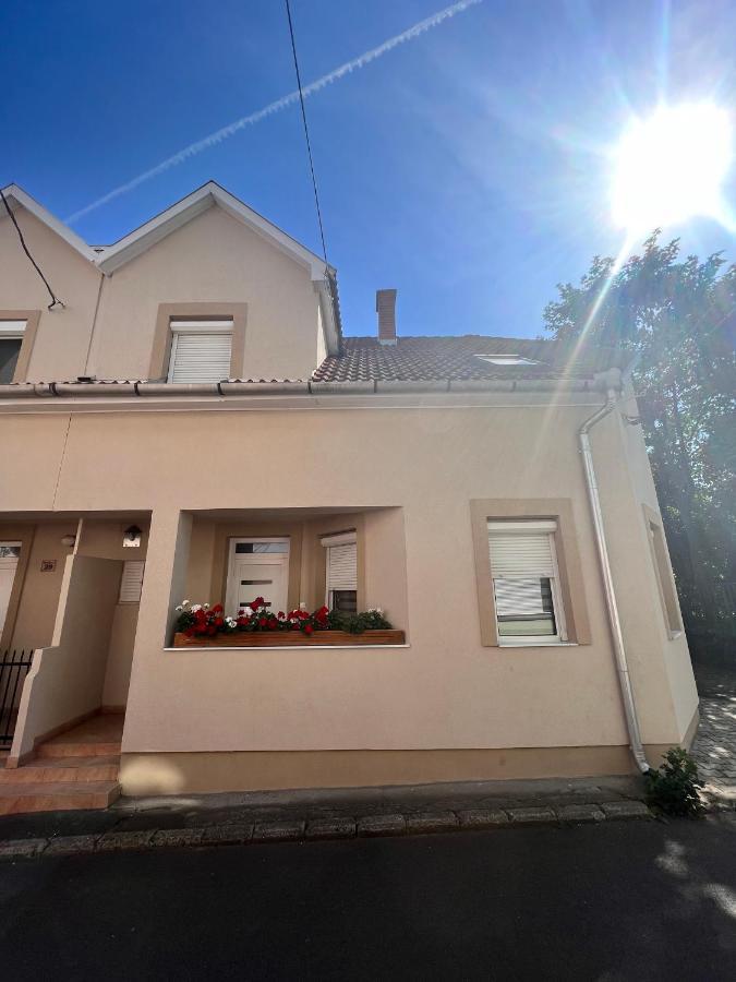 Apartment Kisvolgy Егер Екстериор снимка